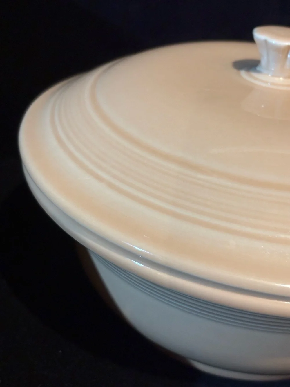 Homer Laughlin Fiesta Light Peach Ceramic Covered Casserole/Serving Bowl